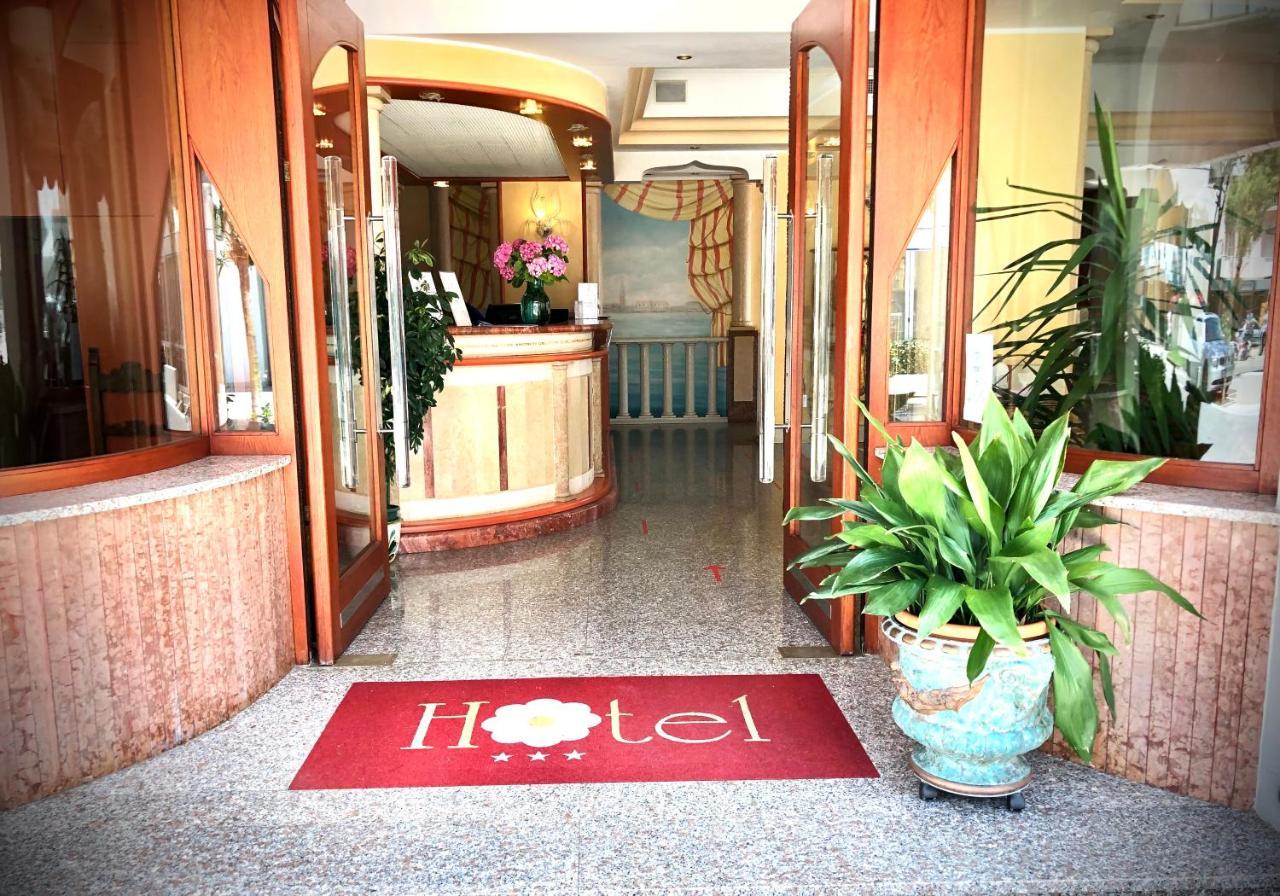 Hotel Margherita ليدو دي يسولو المظهر الخارجي الصورة